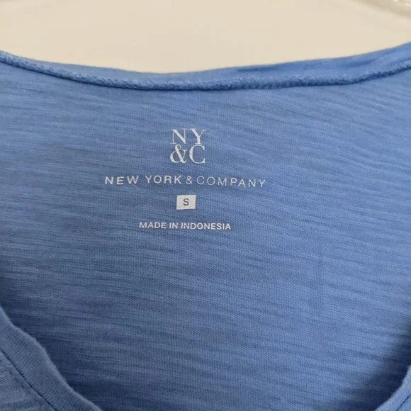 New York & Company Blue Lightweight Top, Women's Small - Picture 3 of 6